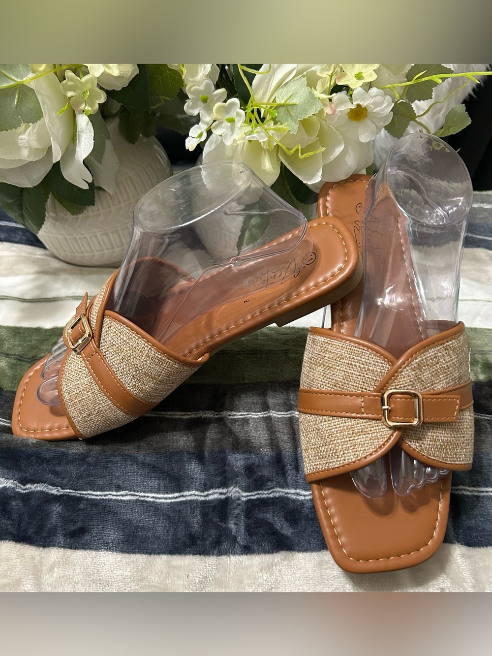 NWT Vento Rosa, Tan  Size 11, Women’s Raffia Slide Sandals with Buckle Accent